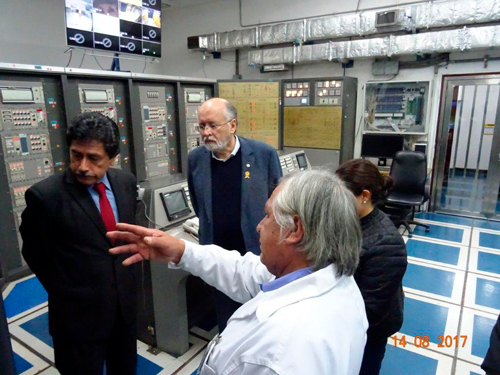 EMBAJADOR DE BOLIVIA VISITÓ INSTALACIONES DEL IPEN, PERÚ