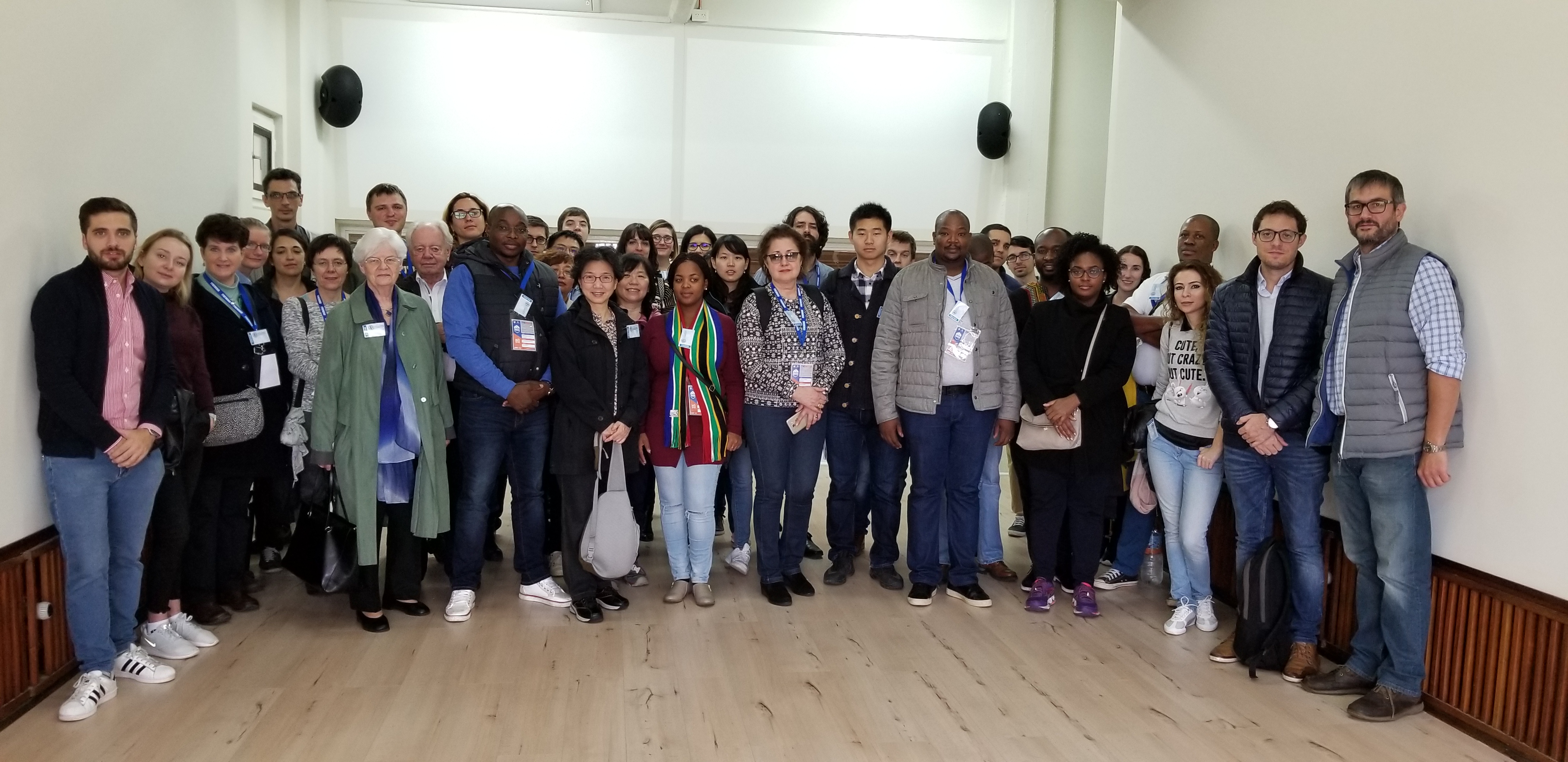 Visita al CAB de jóvenes y mujeres nucleares del mundo