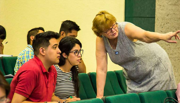 Investigadora canadiense dictó curso sobre Espectroscopia de Resonancia Magnética Nuclear en universidad Mexicana