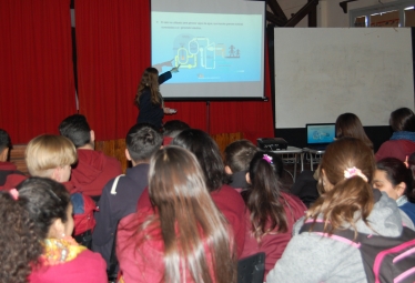 NUCLEOELÉCTRICA BRINDA CHARLAS EN COLEGIOS VECINOS A LA CENTRAL NUCLEAR EMBALSE