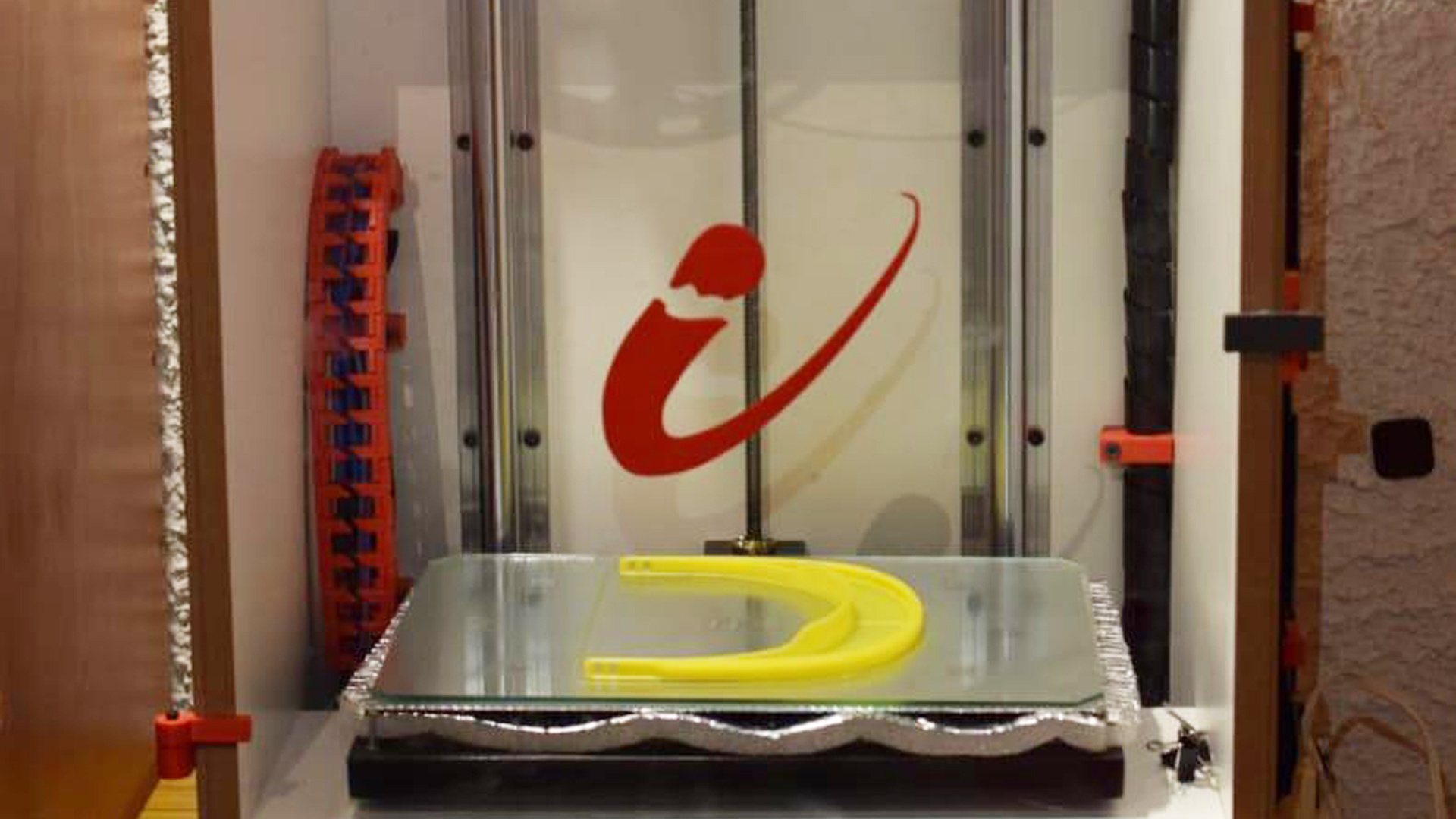 CNEA: Los centros atómicos fabrican protectores faciales por impresión 3D