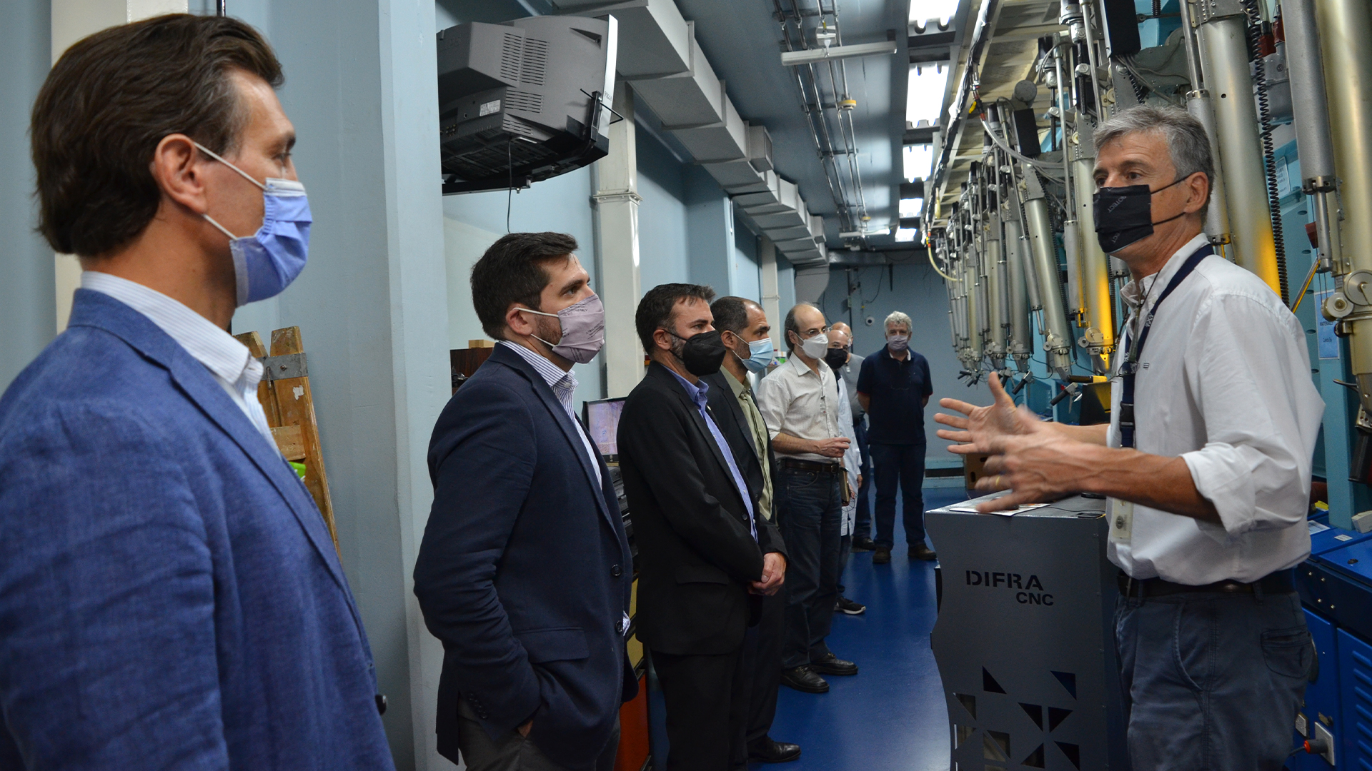 Autoridades de CNEA y NA-SA recorrieron la instalación de celdas calientes del CAE