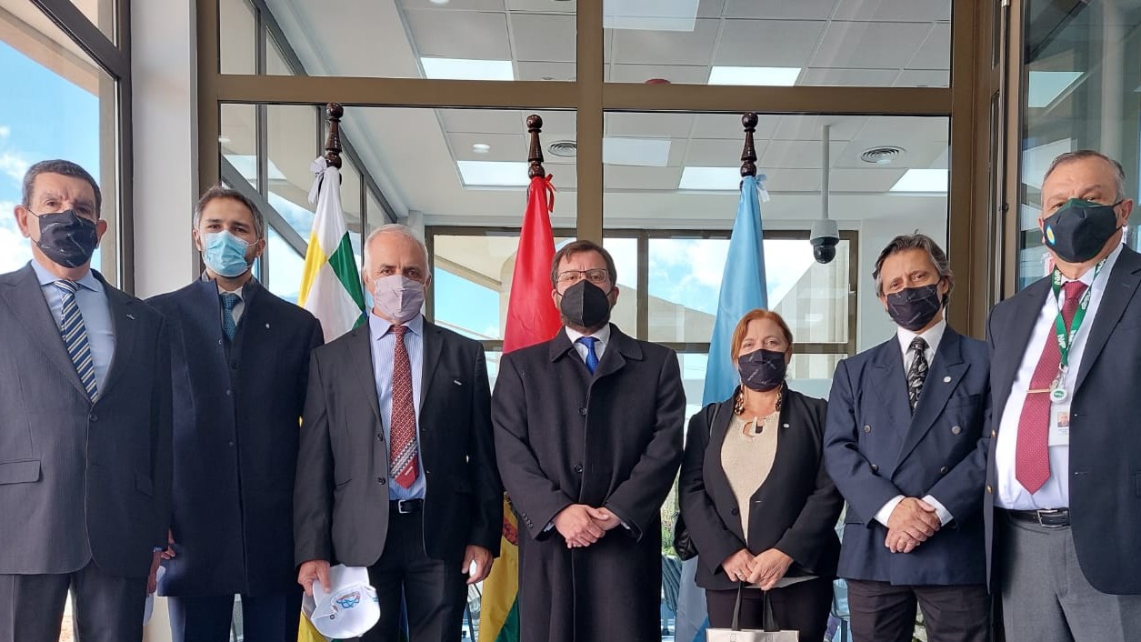 CNEA presente en la inauguración del primer Centro de Medicina Nuclear y Radioterapia de Bolivia