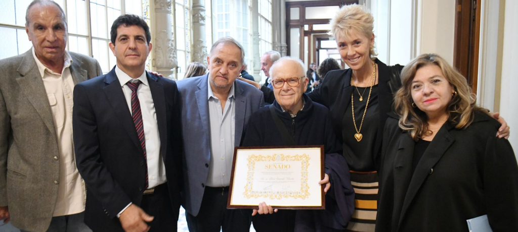 Conrado Varotto recibió una Mención de Honor del Senado