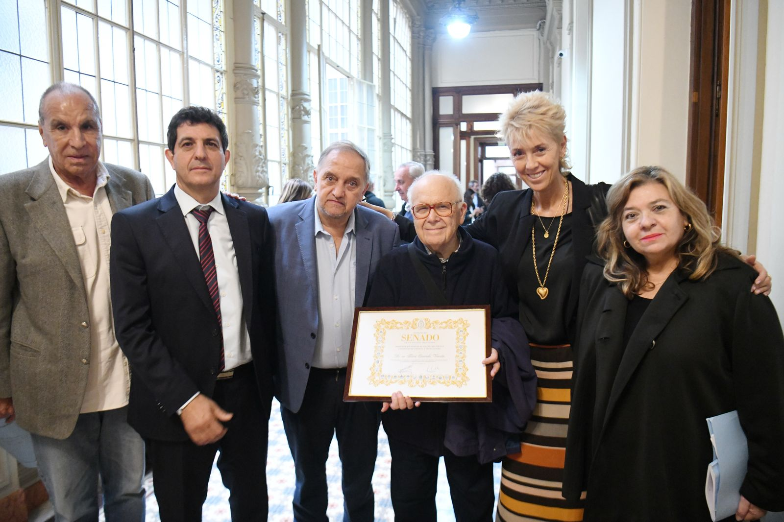 Conrado Varotto recibió una Mención de Honor del Senado