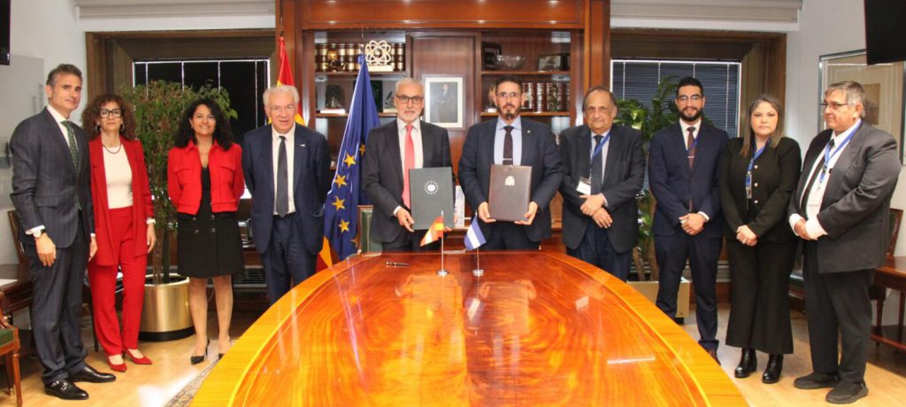 El Salvador se fija en España ante su interés por la energía nuclear