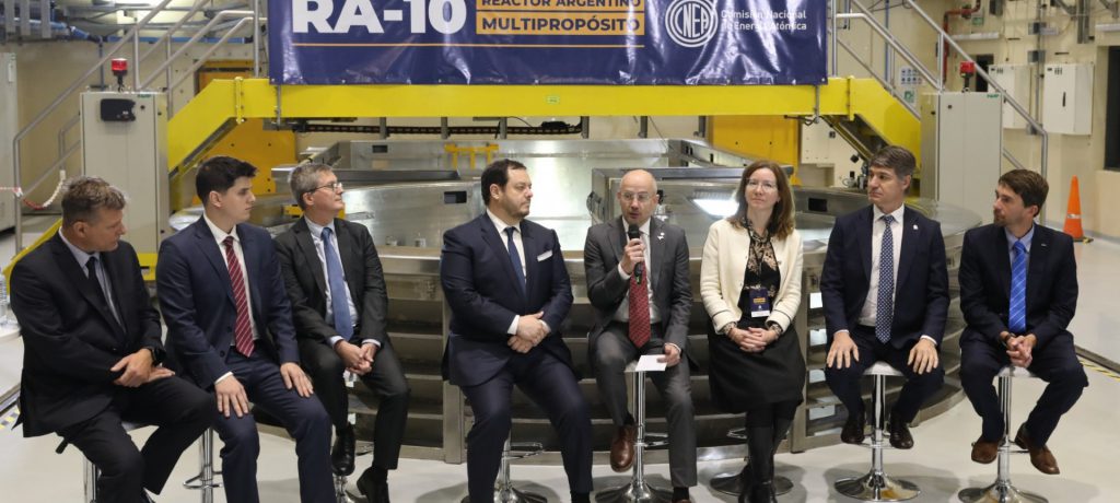 La CNEA celebró su 75° aniversario en el reactor multipropósito RA-10