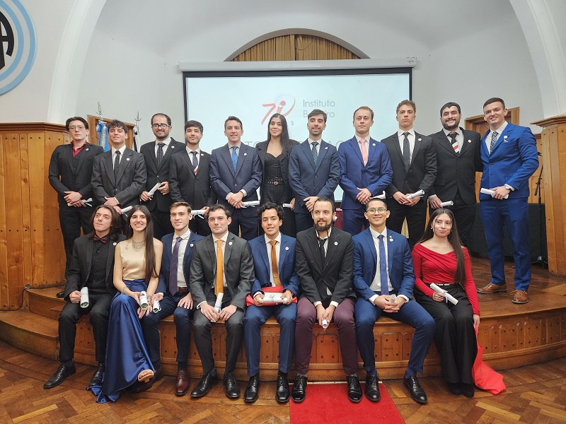 En el 70 aniversario del Balseiro, egresaron 17 nuevos profesionales de Ingeniería Mecánica e Ingeniería Nuclear