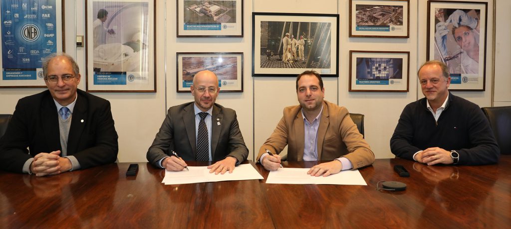 La CNEA y Circularis firmaron un acuerdo para mejorar la calidad de plásticos reciclados con tecnología nuclear