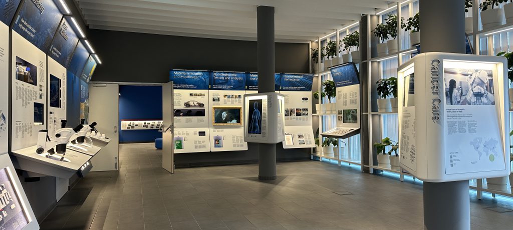 Cinco razones para conocer el nuevo Centro de Visitantes del OIEA