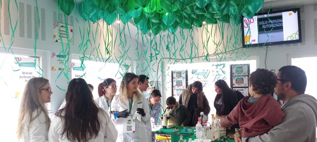 Con una jornada de muestras interactivas INVAP celebró su 50º aniversario