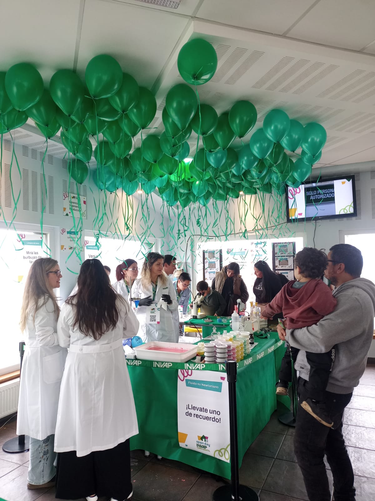 Con una jornada de muestras interactivas INVAP celebró su 50º aniversario