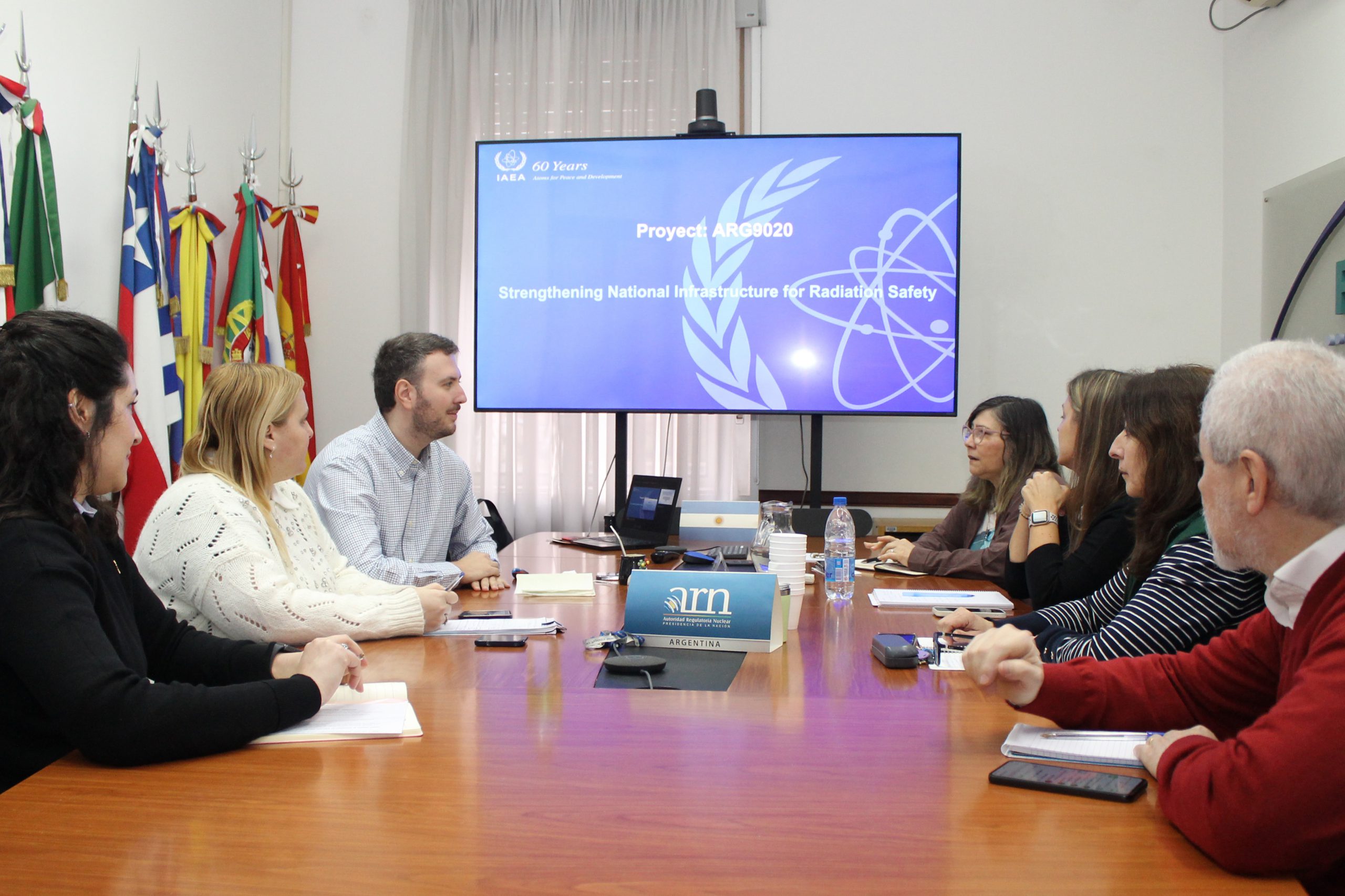 La ARN recibió la visita de experto del OIEA en seguridad radiológica para instalaciones médicas